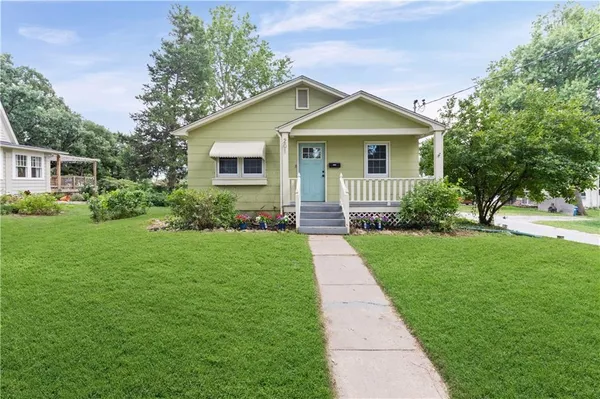 $249,900 | 201 East Hurt Street, Liberty, MO 64068