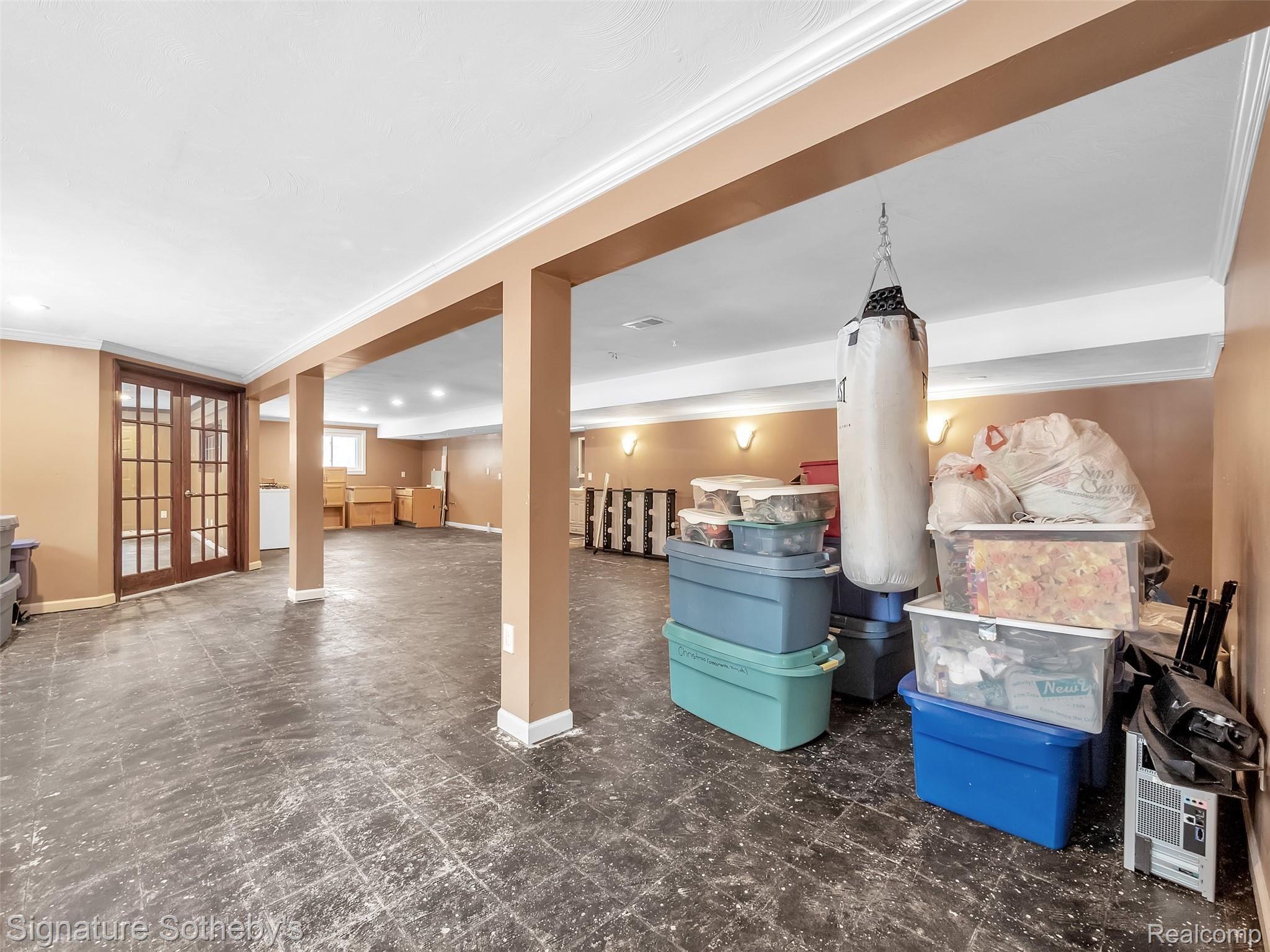 6700 Meadowlake Road Bloomfield Hills, MI 48301 - Photo 34 of 58 37-6700-Meadowlake-Rd-WindowStill-Real-Estate-Photgraphy-37.jpg