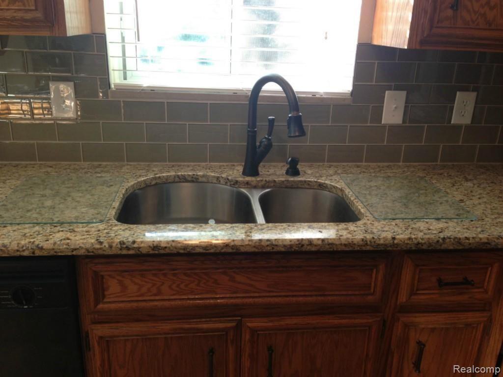 1132 Portsmouth Road Rochester, MI 48309 - Photo 18 of 24 18.jpg