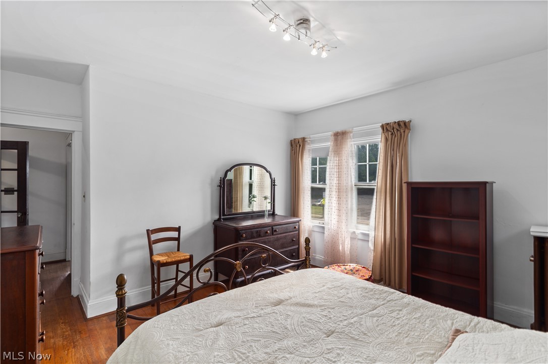 2512 Lee Road Cleveland, OH 44118 - Photo 22 of 35 Bed 1