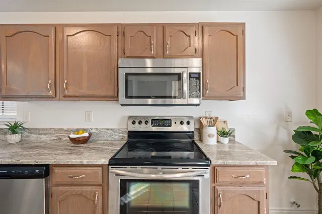 $294,500 | 408 Moss Hill Lane, Euless, TX 76039