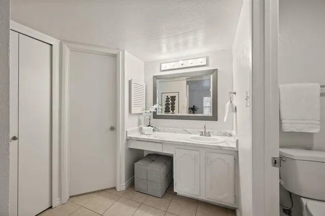 $294,500 | 408 Moss Hill Lane, Euless, TX 76039