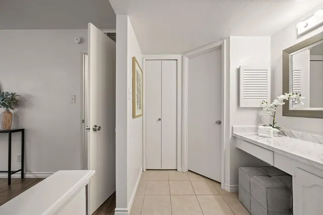 $294,500 | 408 Moss Hill Lane, Euless, TX 76039