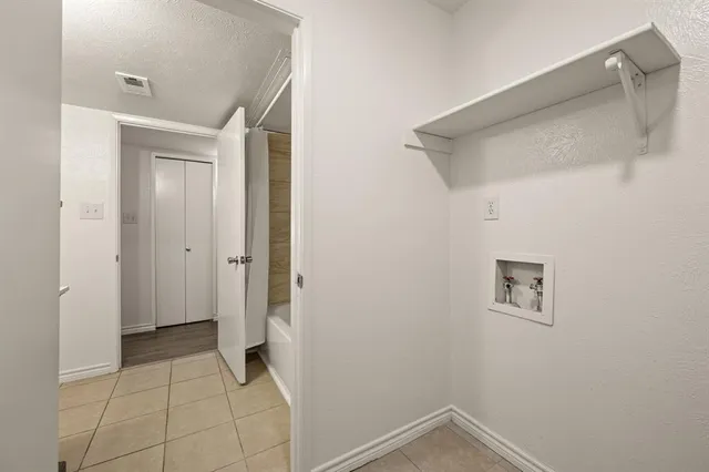 $294,500 | 408 Moss Hill Lane, Euless, TX 76039