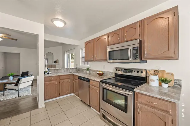 $294,500 | 408 Moss Hill Lane, Euless, TX 76039