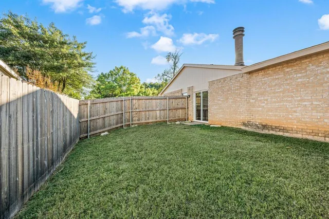 $294,500 | 408 Moss Hill Lane, Euless, TX 76039