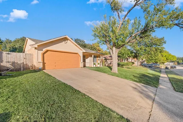 $294,500 | 408 Moss Hill Lane, Euless, TX 76039
