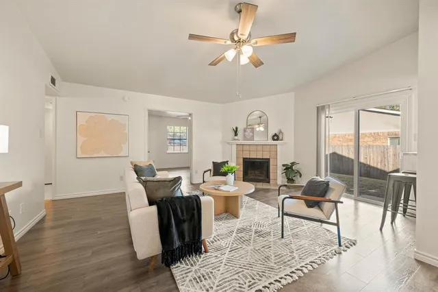 $294,500 | 408 Moss Hill Lane, Euless, TX 76039