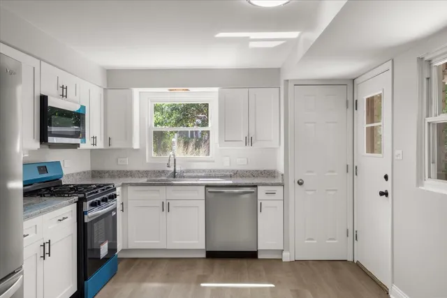 $2,990 | 1702 North Drury Lane, Arlington Heights, IL 60004