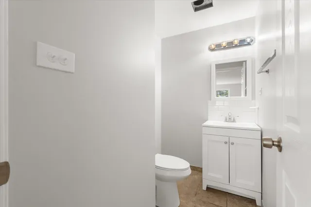 $2,990 | 1702 North Drury Lane, Arlington Heights, IL 60004