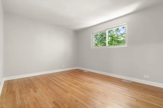 $2,990 | 1702 North Drury Lane, Arlington Heights, IL 60004