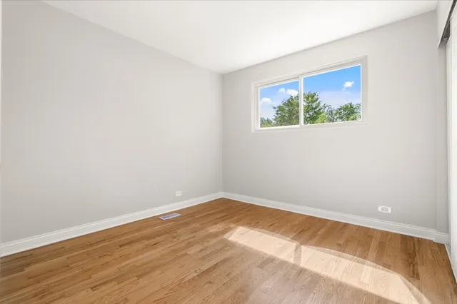 $2,990 | 1702 North Drury Lane, Arlington Heights, IL 60004