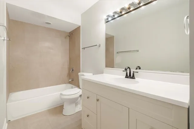 $2,990 | 1702 North Drury Lane, Arlington Heights, IL 60004