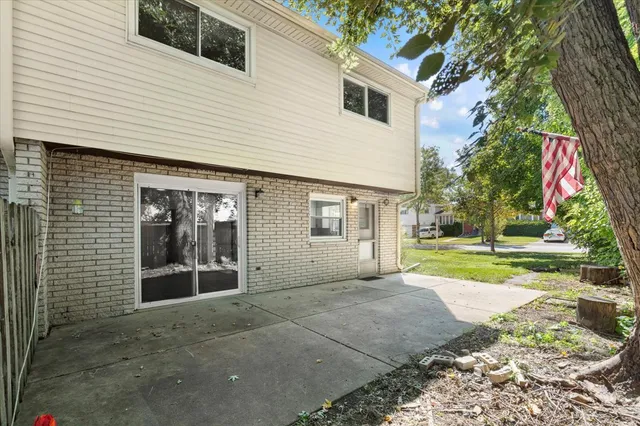 $2,990 | 1702 North Drury Lane, Arlington Heights, IL 60004