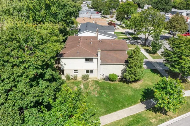 $2,990 | 1702 North Drury Lane, Arlington Heights, IL 60004