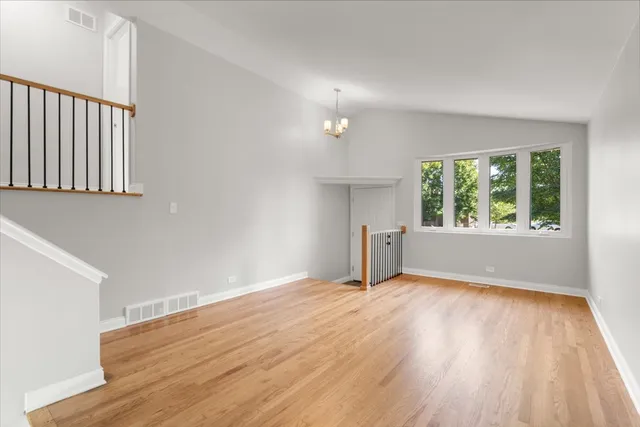 $2,990 | 1702 North Drury Lane, Arlington Heights, IL 60004