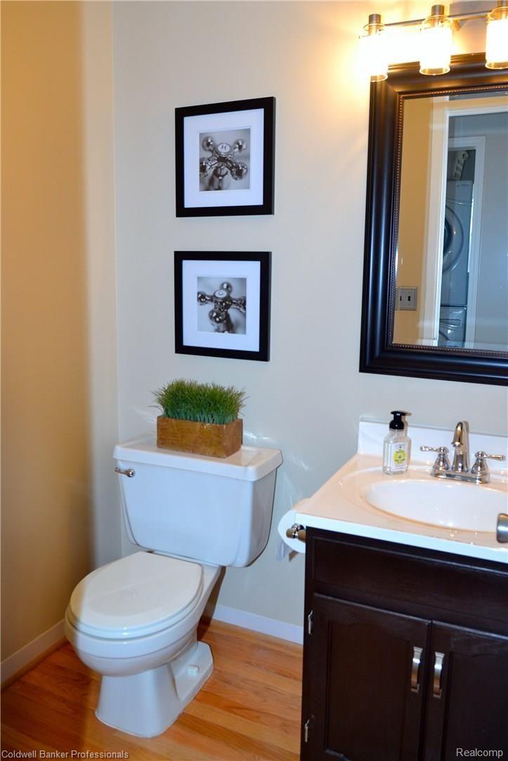 2156 Elkhorn Drive Rochester, MI 48307 - Photo 8 of 25 Half bath on main floor with new fixtures