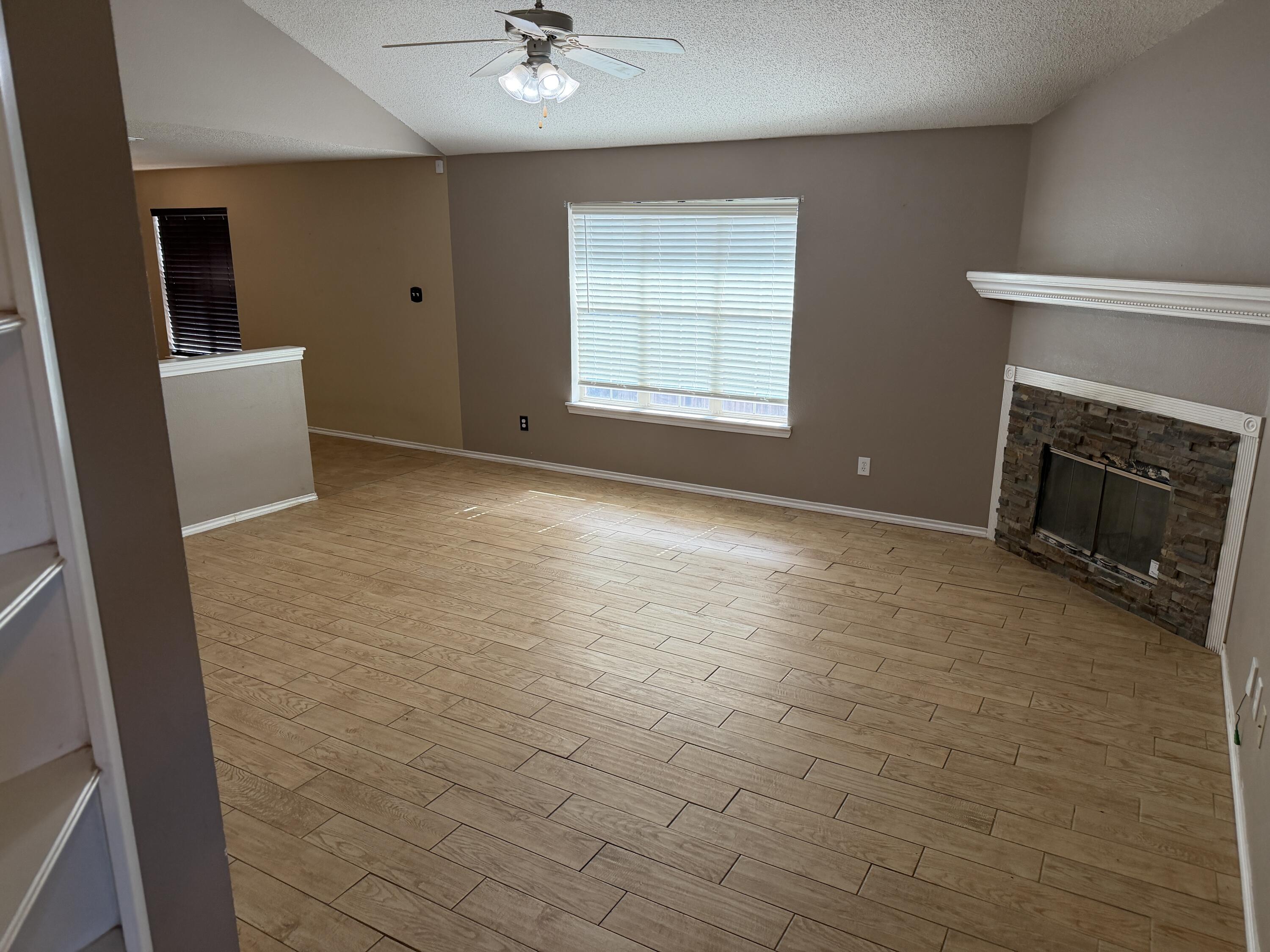 1430 78th Street Lubbock, TX 79423 - Photo 3 of 14 Living Room