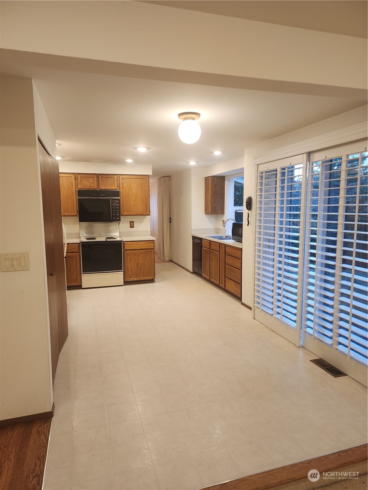 18302 151st Court Southeast Renton, WA 98058 - Photo 4 of 9 Gallery Image 4