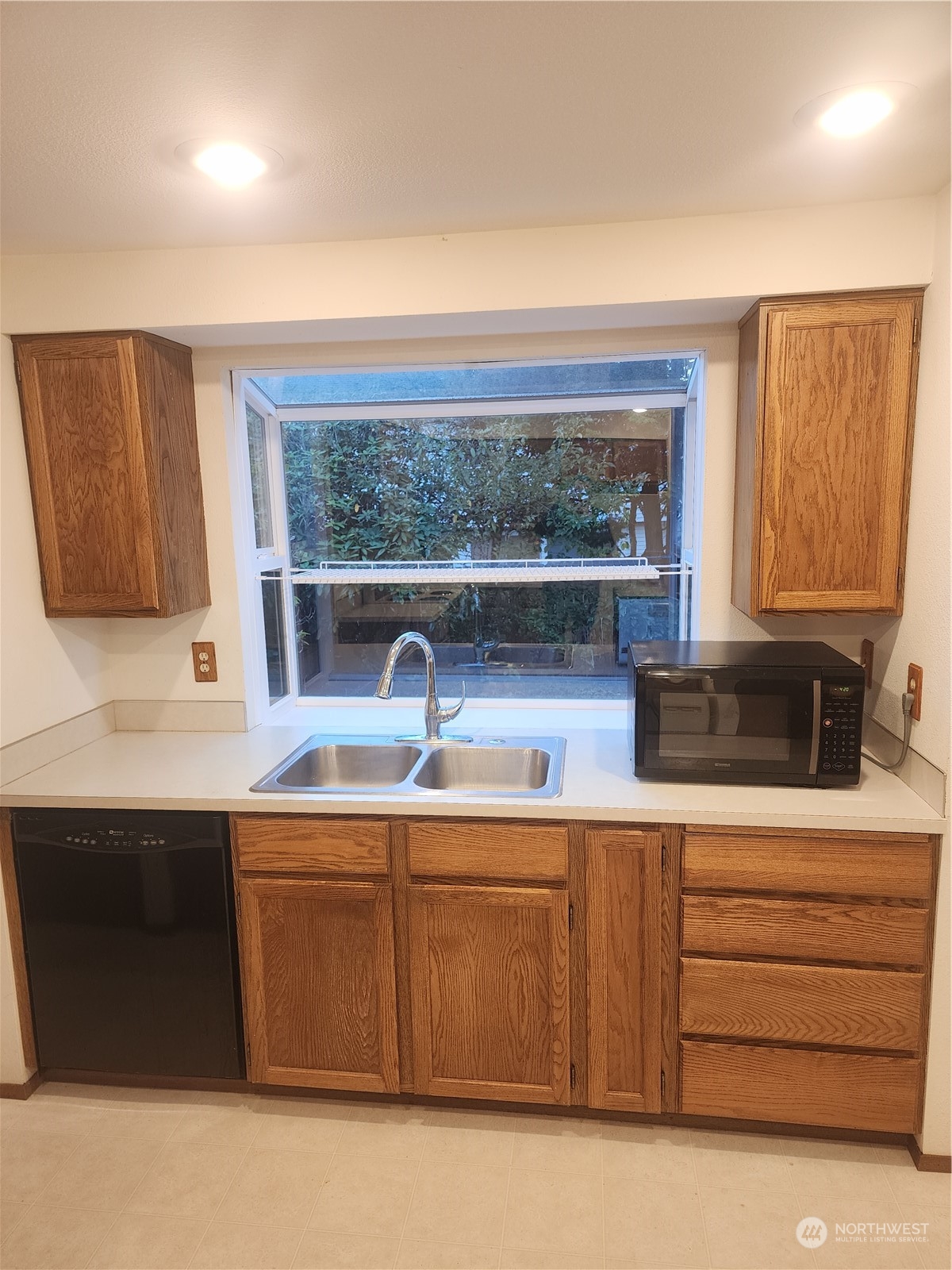 18302 151st Court Southeast Renton, WA 98058 - Photo 6 of 9 Gallery Image 6