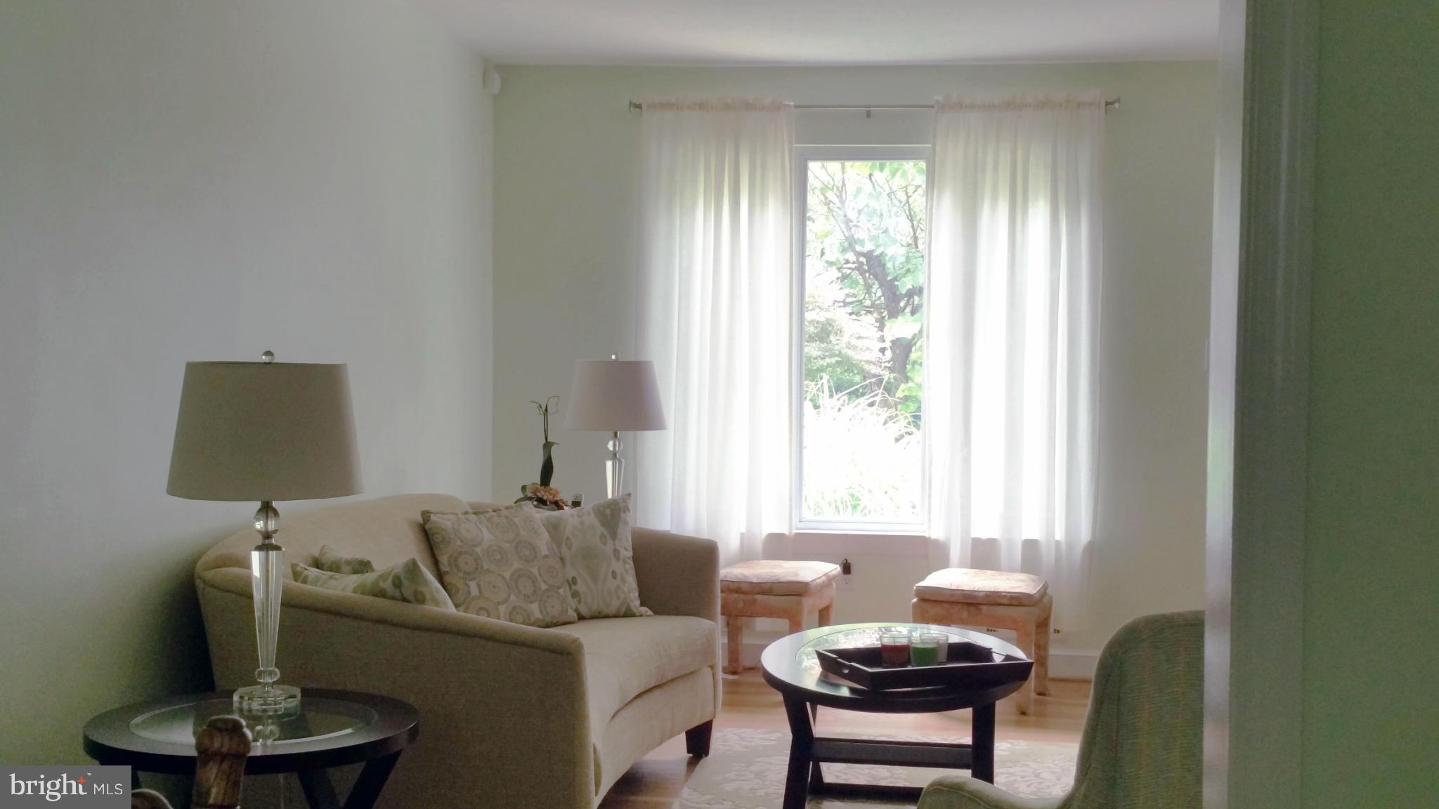 4066 Adams Drive Silver Spring, MD 20902 - Photo 3 of 20 Living Room