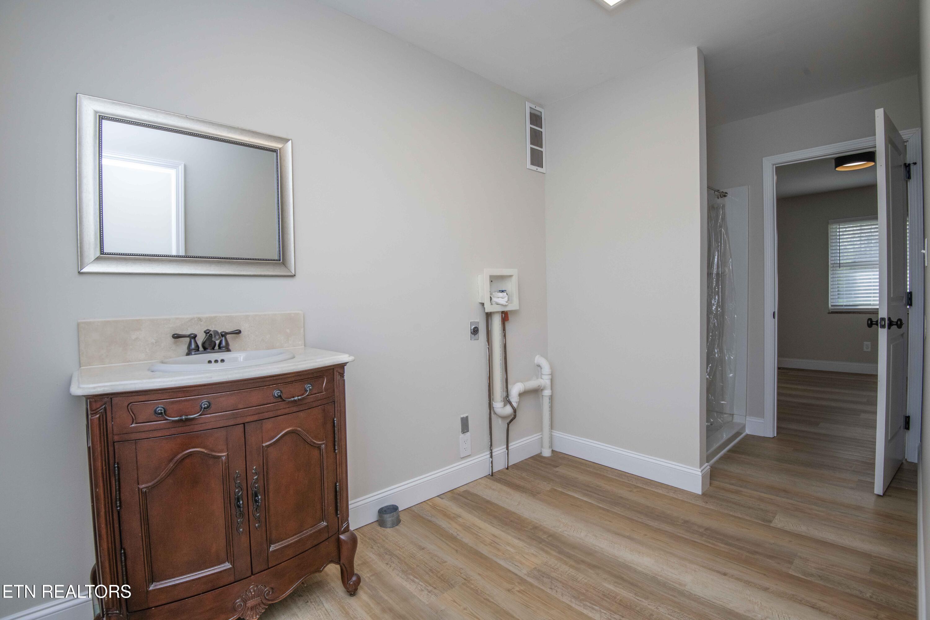 10732 Richland Road Mascot, TN 37806 - Photo 30 of 59 second bath 2_1