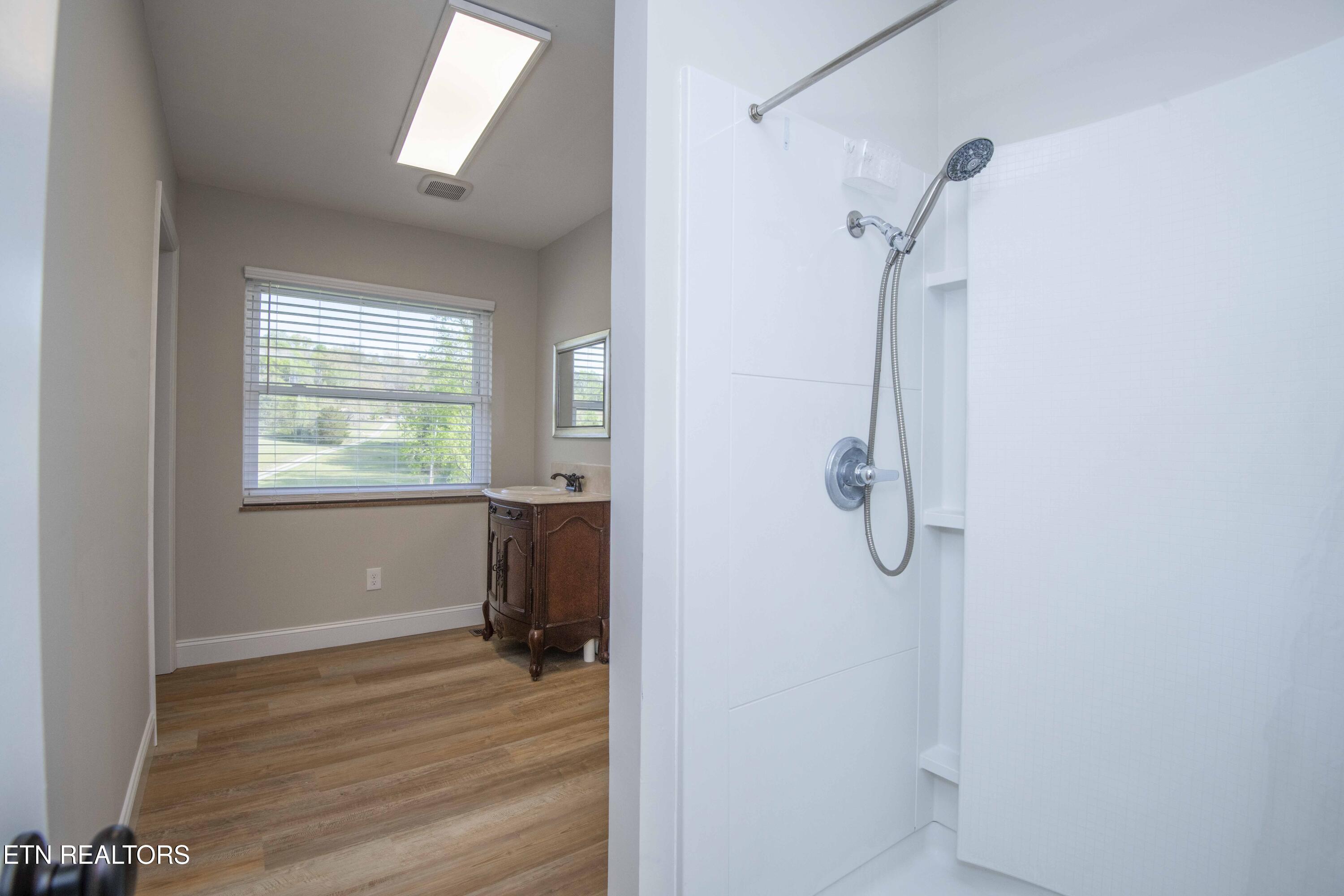 10732 Richland Road Mascot, TN 37806 - Photo 32 of 59 second bath 1_1