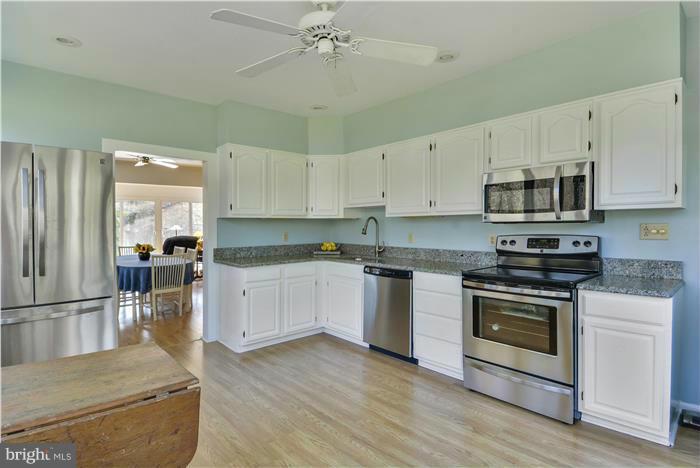 1413 Tar Point Road Pasadena, MD 21122 - Photo 13 of 29 Kitchen