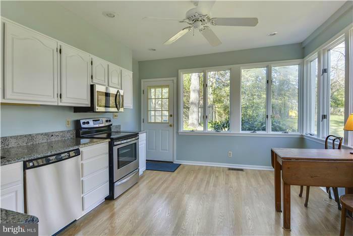 1413 Tar Point Road Pasadena, MD 21122 - Photo 18 of 29 Kitchen