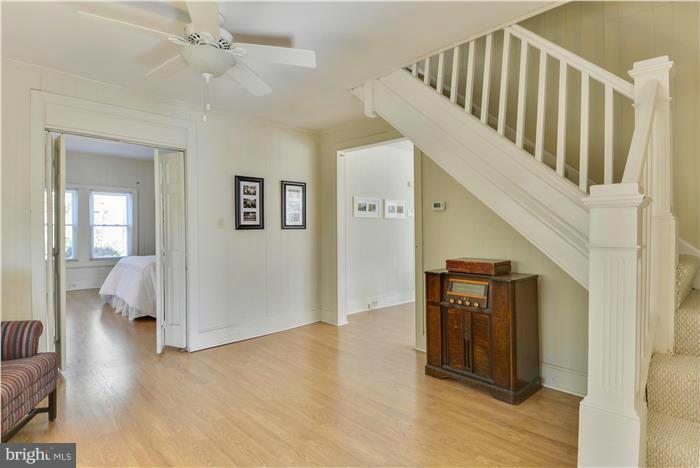 1413 Tar Point Road Pasadena, MD 21122 - Photo 3 of 29 Living Room