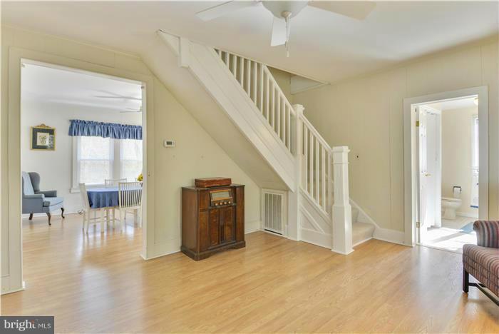 1413 Tar Point Road Pasadena, MD 21122 - Photo 4 of 29 Living Room