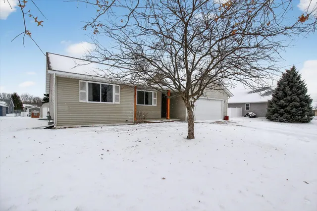 $359,900 | 52 Gunther Drive, Evansville, WI 53536