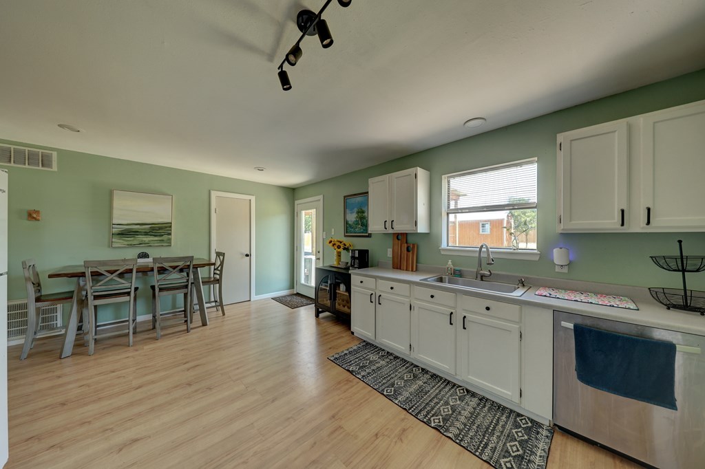 69 Quail Run Harper, TX 78631 - Photo 6 of 20 Kitchen/Dining