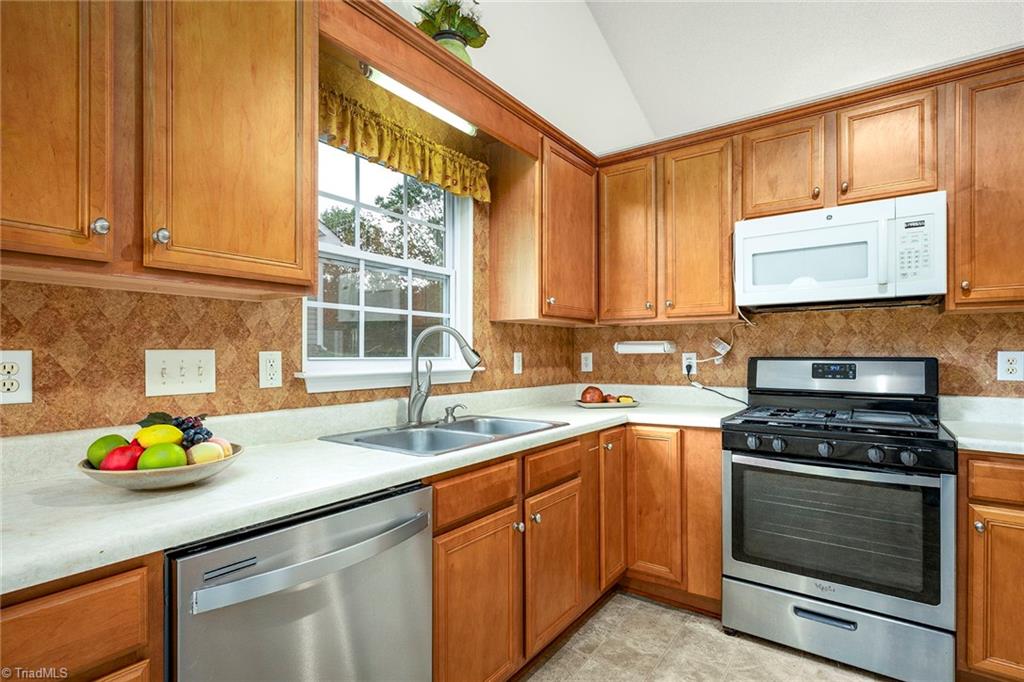 4608 Ridgefall Road Greensboro, NC 27410 - Photo 3 of 38