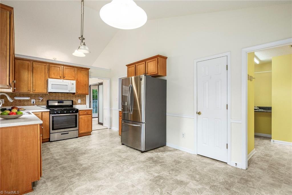 4608 Ridgefall Road Greensboro, NC 27410 - Photo 4 of 38