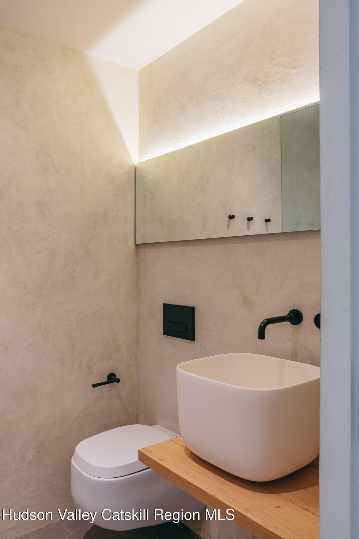 261 Blackhead Mountain Road Round Top, NY 12473 - Photo 30 of 40 a bathroom with a toilet
