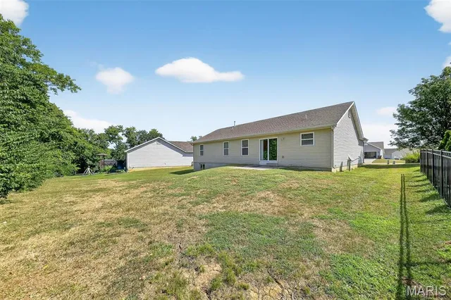 $304,900 | 156 Sweetgum Drive, Troy, MO 63379