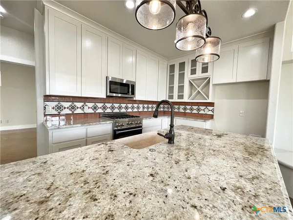 $2,450 | 1690 Gruene Vineyard Crossing, New Braunfels, TX 78130