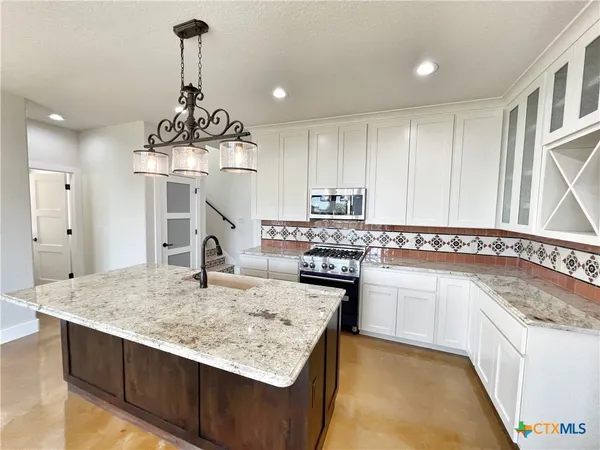 $2,450 | 1690 Gruene Vineyard Crossing, New Braunfels, TX 78130