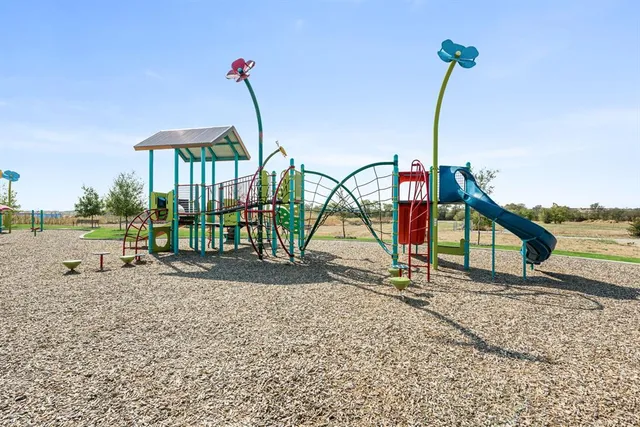 a picture of a bench in a cabinet