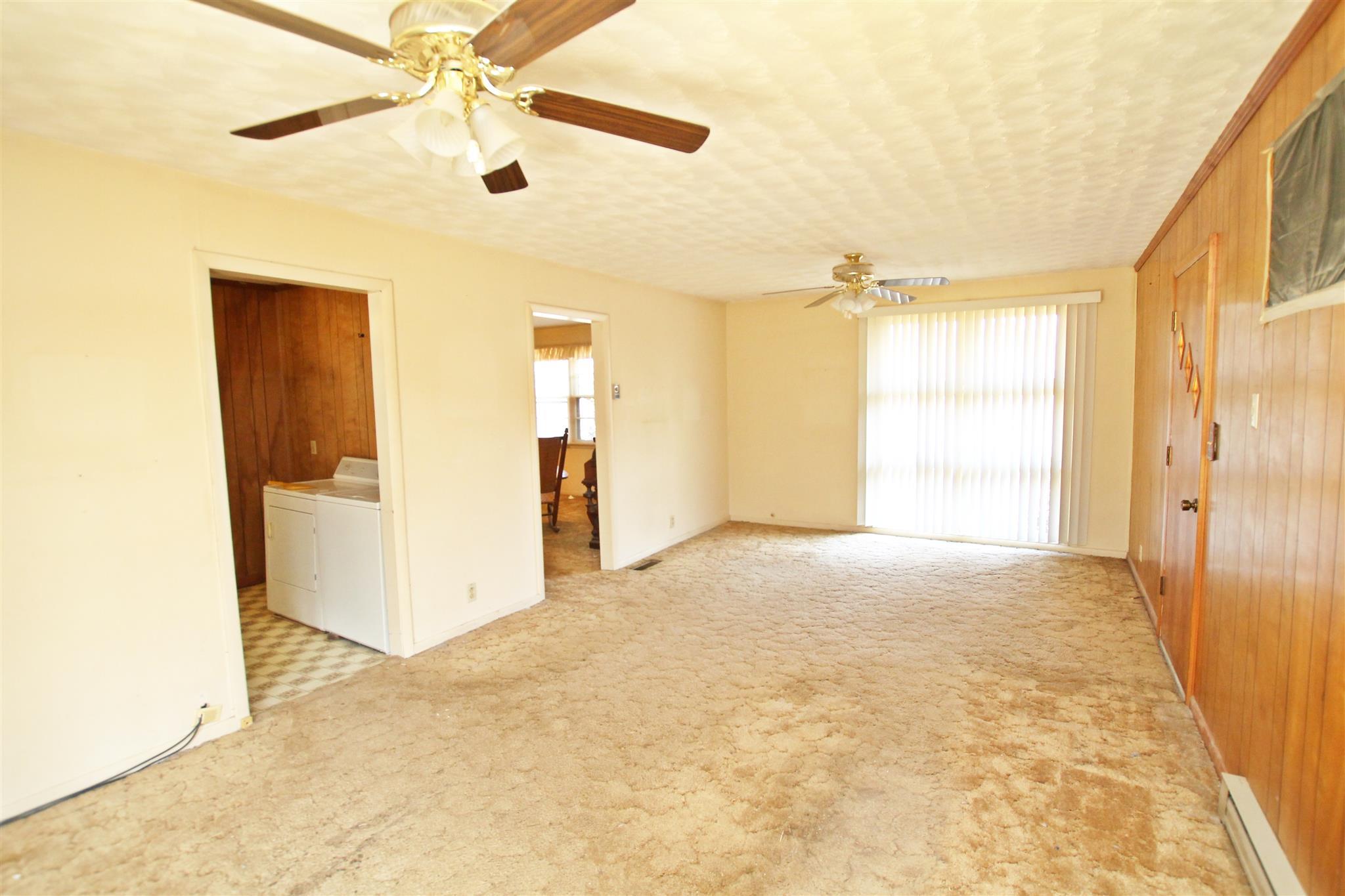3912 Robert Pryor Road Springfield, TN 37172 - Photo 6 of 28 an empty room with a ceiling fan and a window