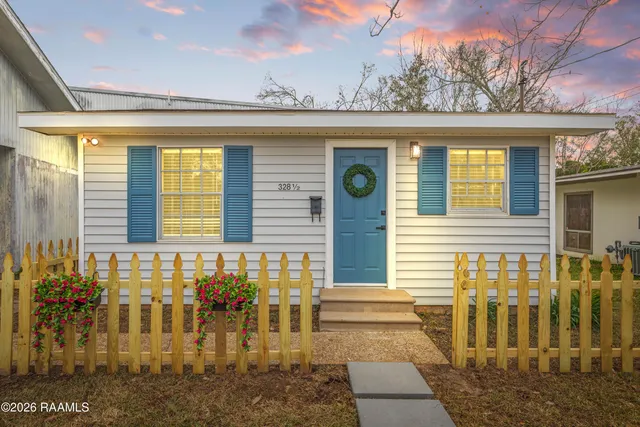 $1,100 | 328 Theodora Boulevard, Unit 1/2, Lafayette, LA 70503
