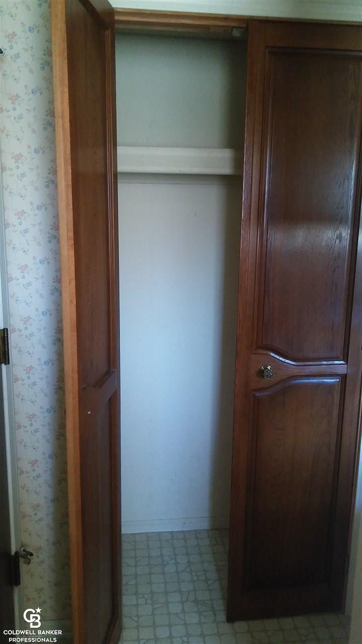 6492 North Oak Road Davison, MI 48423 - Photo 23 of 61 Entry Coat Closet
