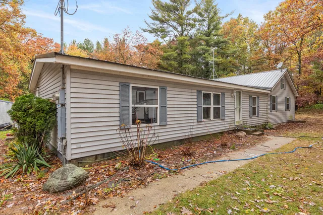 $364,999 | 8233 Beech Avenue, Howard City, MI 49329