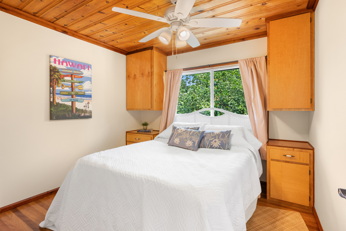 76-6179 Mania Road Kailua-Kona, HI 96740 - Photo 11 of 30 a bedroom with a bed and a window