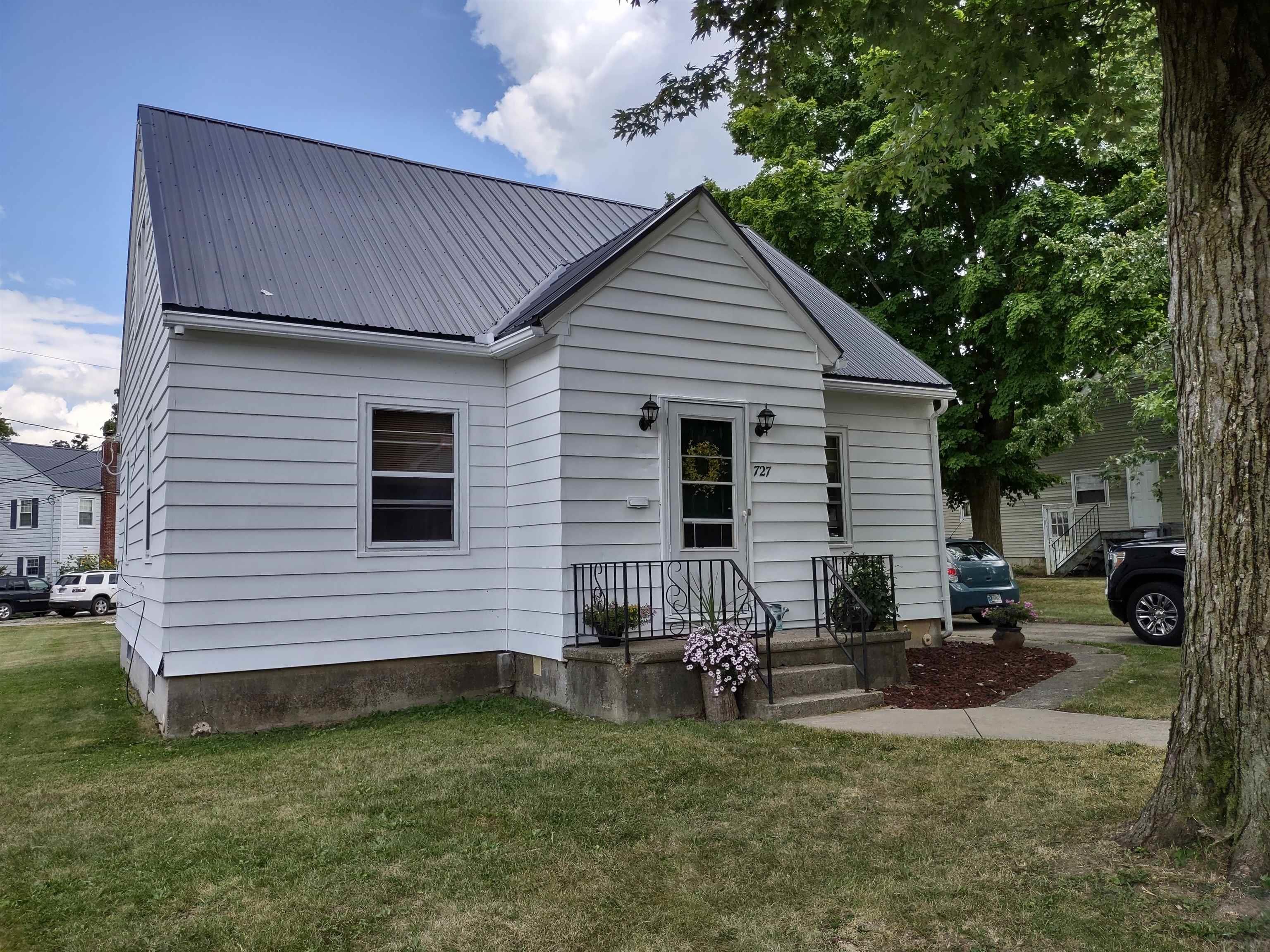 727 High Street Decatur, IN 46733 - Photo 1 of 14