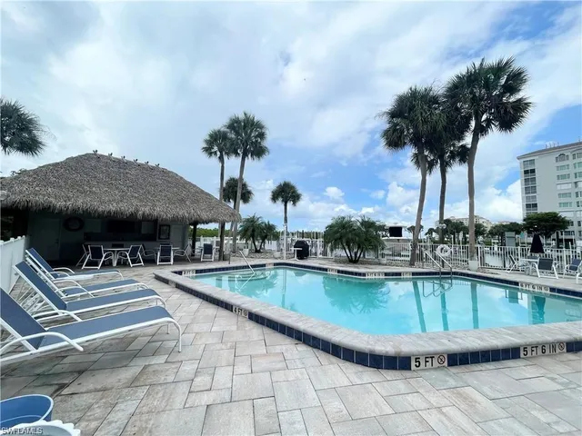 $6,200 | 12945 Vanderbilt Drive, Unit 402, Naples, FL 34110