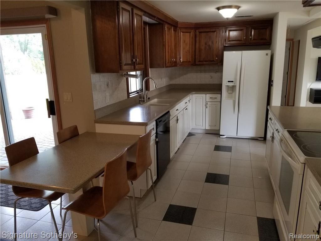 2075 Alfred Drive Troy, MI 48085 - Photo 5 of 25
