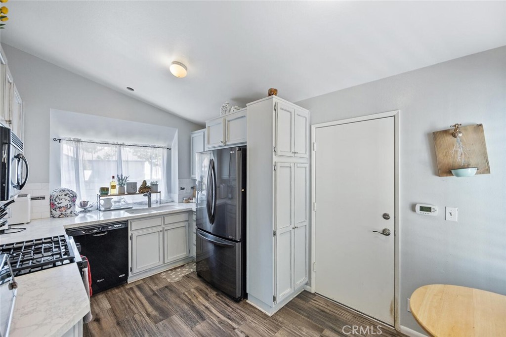 28123 Seco Canyon Road, Unit 94 Saugus, CA 91390 - Photo 11 of 24