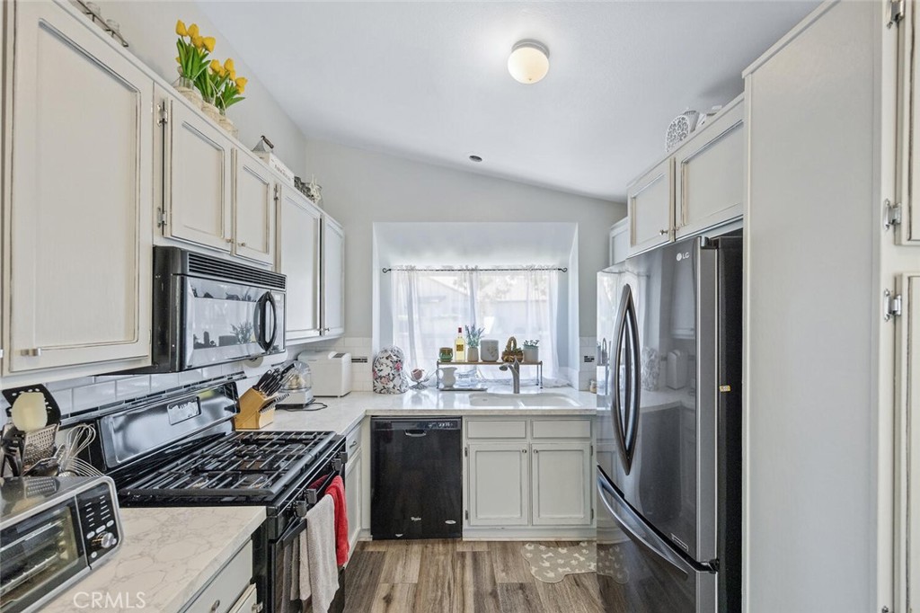 28123 Seco Canyon Road, Unit 94 Saugus, CA 91390 - Photo 9 of 24